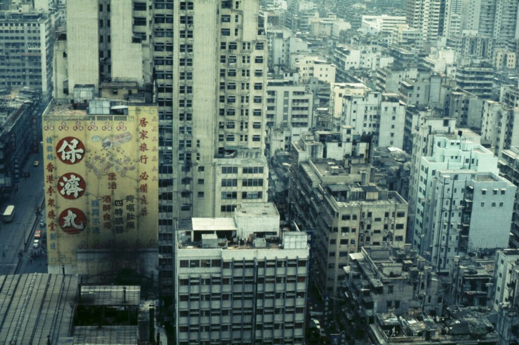 Hong Kong Fire Disaster: 致命大火引发亚洲房地产风险关注